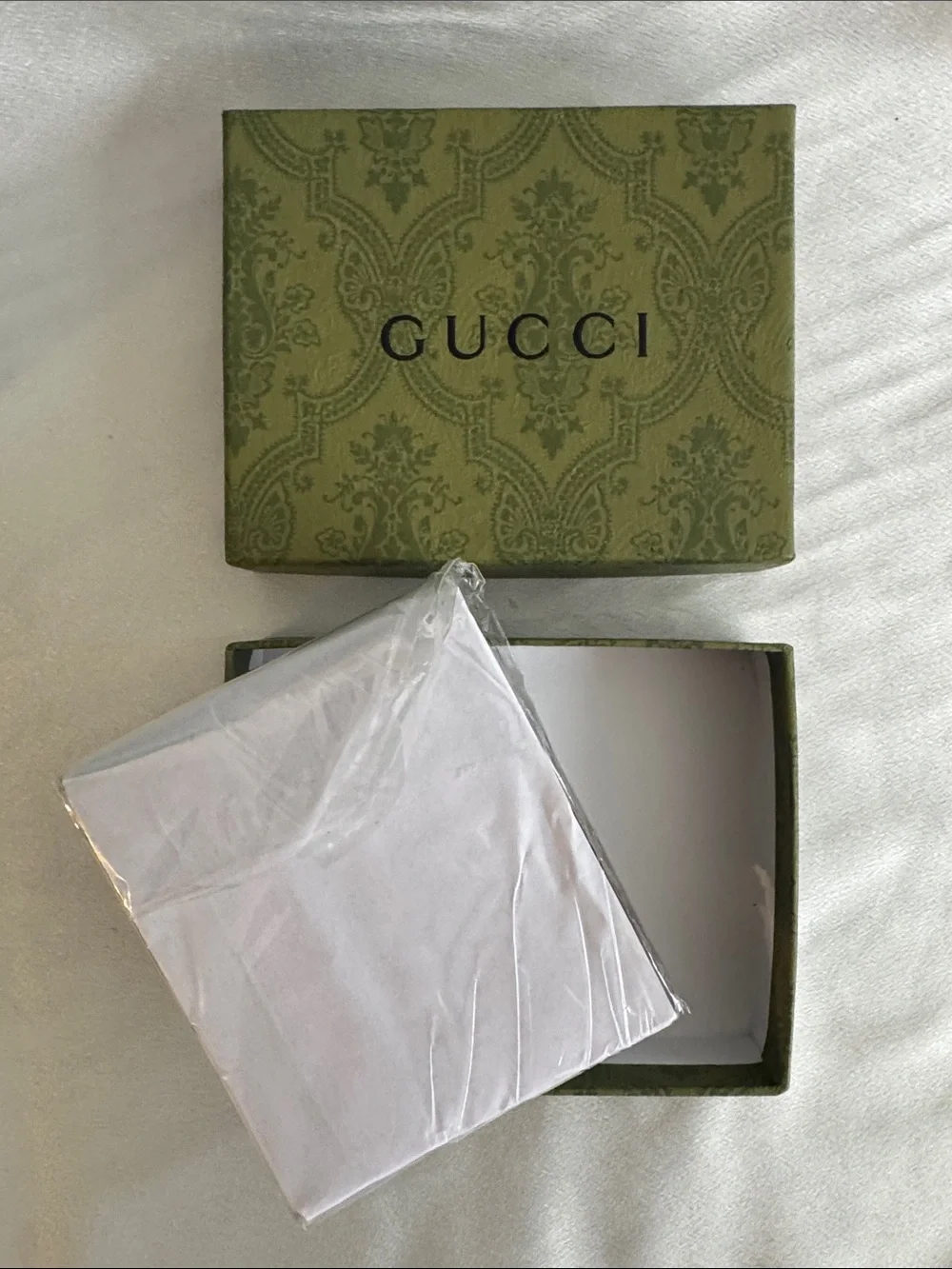 New! Gucci GG Supreme Web Bifold Wallet in beige and ebony canvas!🔥